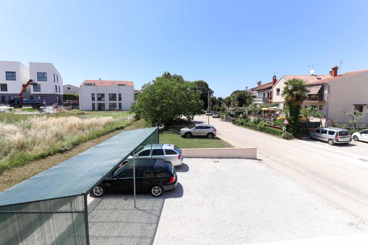 Sunshine Apartments Funtana With Balcony And Sea View Екстер'єр фото