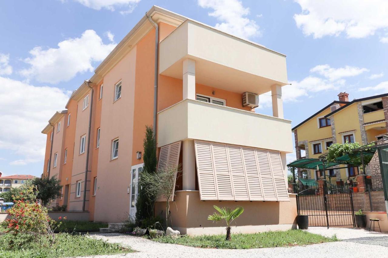 Sunshine Apartments Funtana With Balcony And Sea View Екстер'єр фото