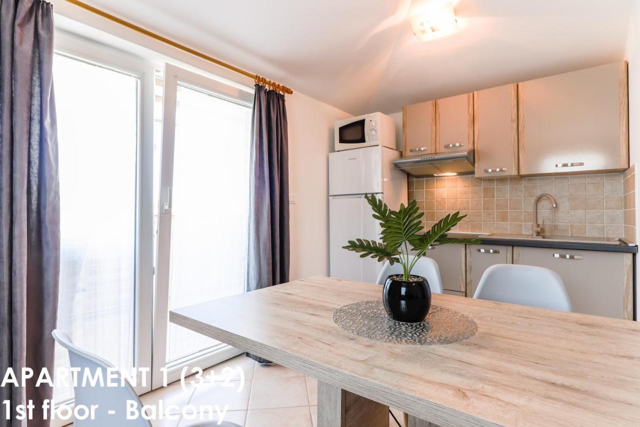 Sunshine Apartments Funtana With Balcony And Sea View Екстер'єр фото