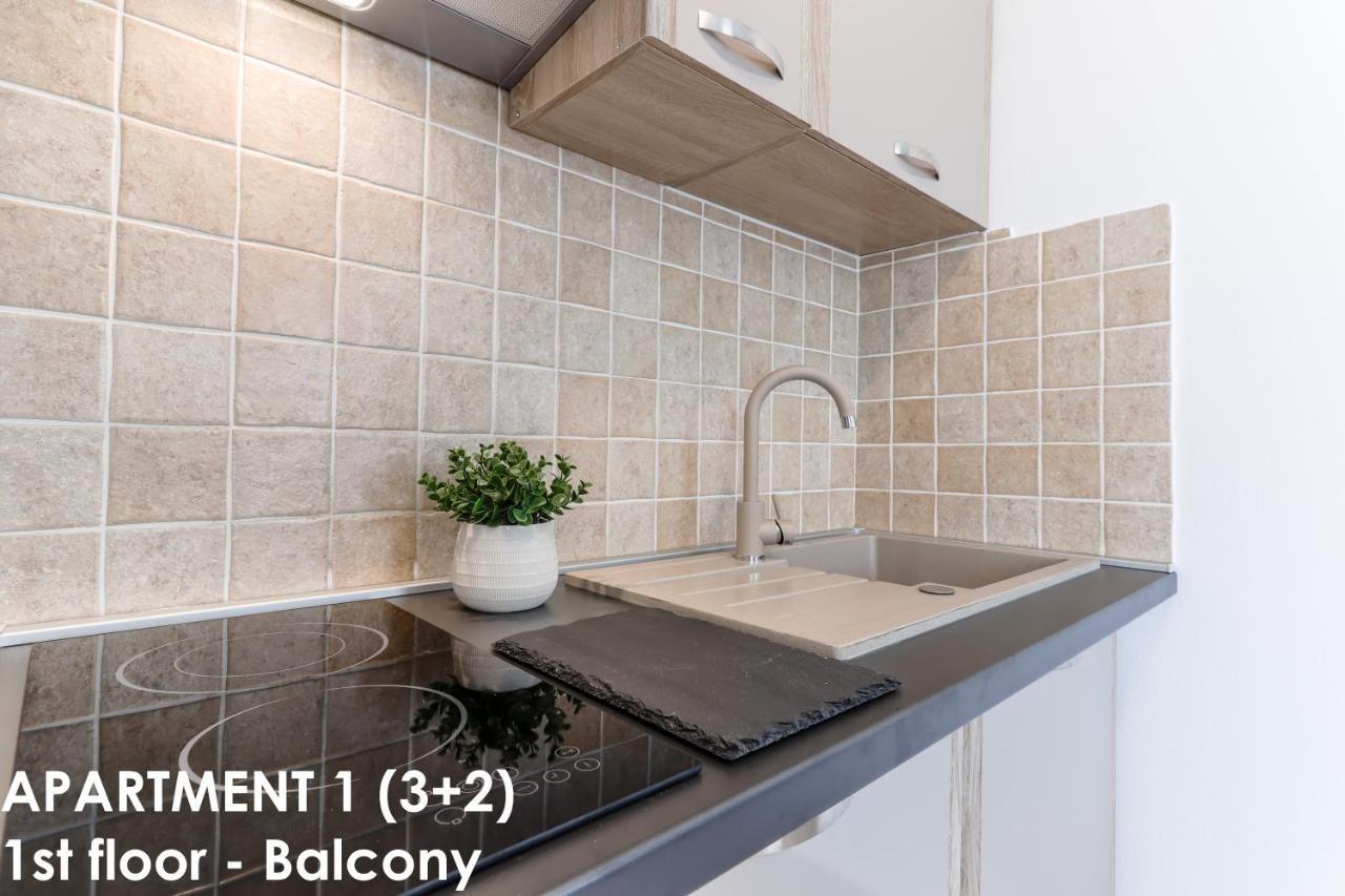 Sunshine Apartments Funtana With Balcony And Sea View Екстер'єр фото